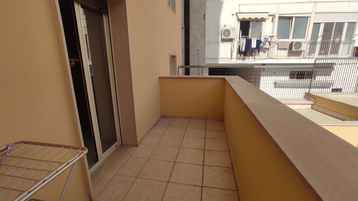 Palazzo / Stabile/483 mq  a Bari - Libertà  (zona Fronte Eurospin)