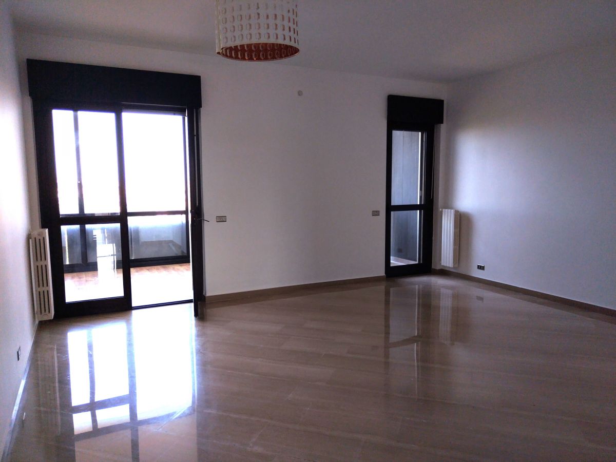 Appartamento di  4 vani /148 mq  a Bari - Poggiofranco (zona Poggiofranco)