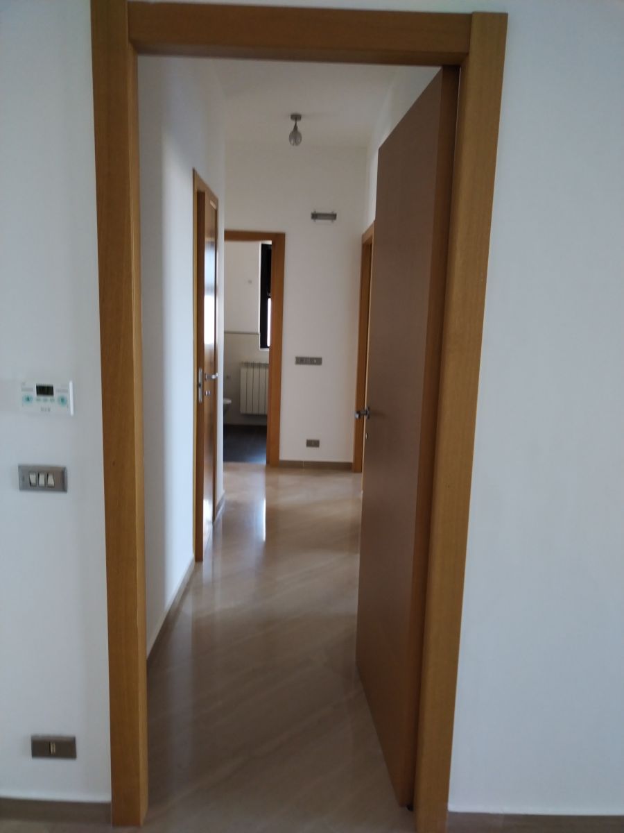 Appartamento di  4 vani /148 mq  a Bari - Poggiofranco (zona Poggiofranco)