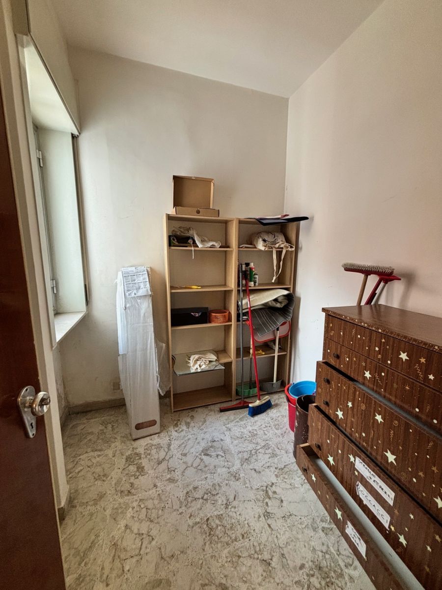 Appartamento di  6 vani /180 mq  a Bari - Picone (zona Policlinico - Capruzzi)