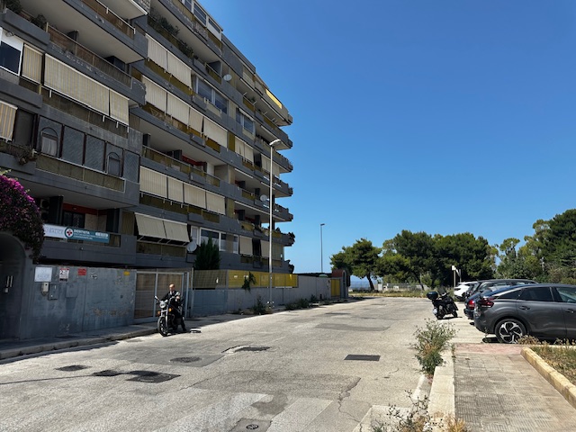 Garage / Parcheggio di  1 vani /16 mq  a Bari - Japigia