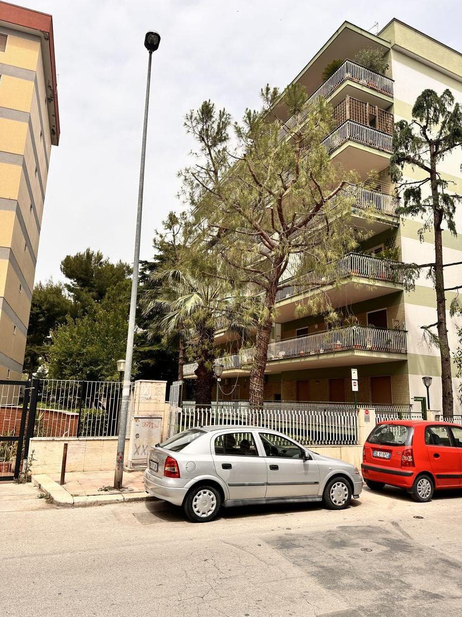 Appartamento di  4 vani /120 mq  a Bari - Poggiofranco