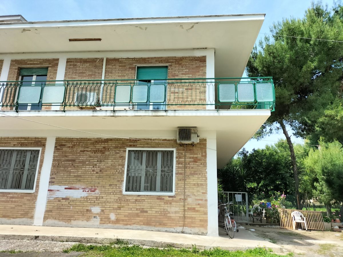 Casa indipendente di  6 vani /230 mq  a Bari - San Girolamo (zona water front)