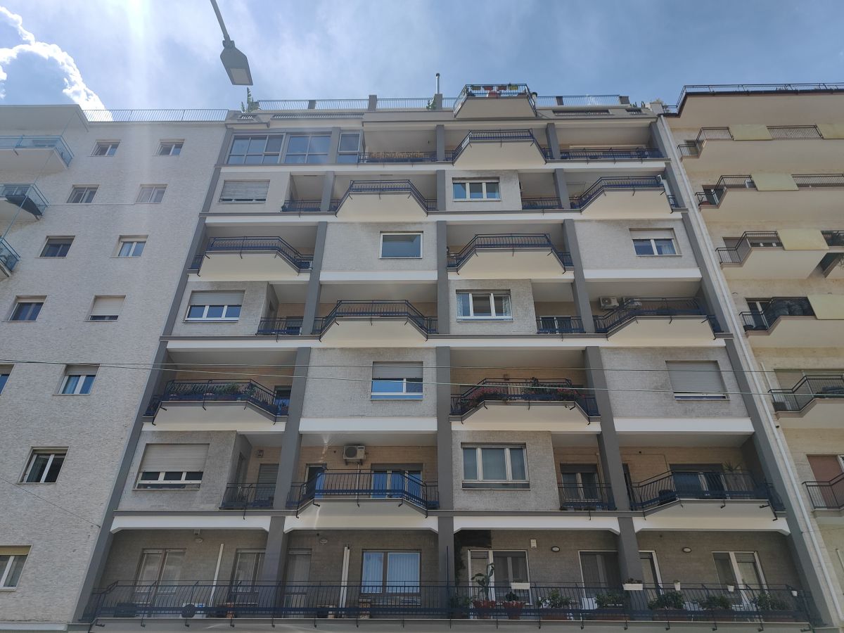 Appartamento di  3 vani /101 mq  a Bari - Madonnella (zona Zona RAI)