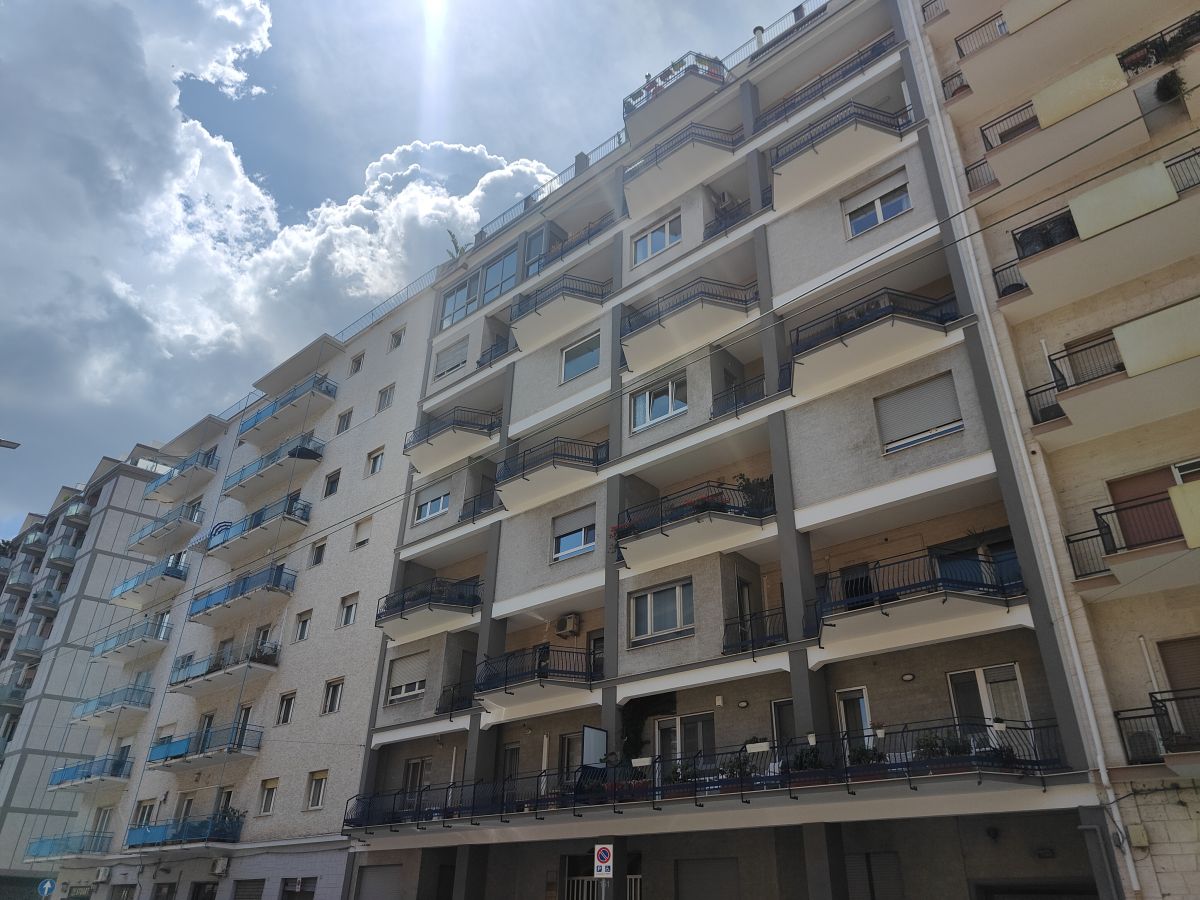 Appartamento di  3 vani /101 mq  a Bari - Madonnella (zona Zona RAI)