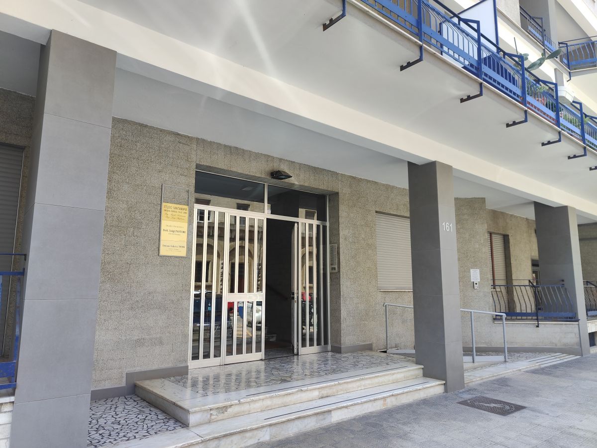 Appartamento di  3 vani /101 mq  a Bari - Madonnella (zona Zona RAI)