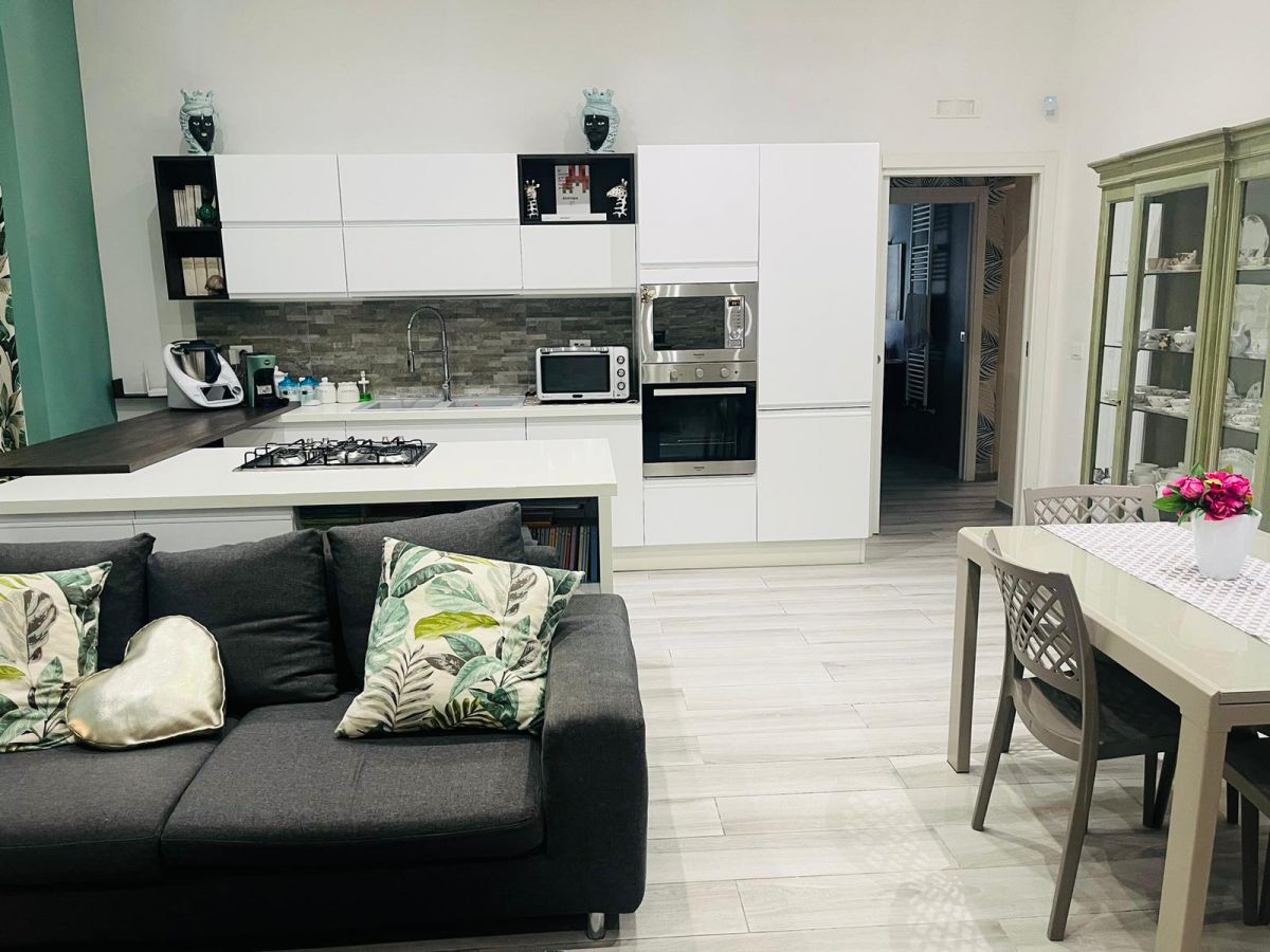 Appartamento di  3 vani /87 mq  a Trani (zona Centro)