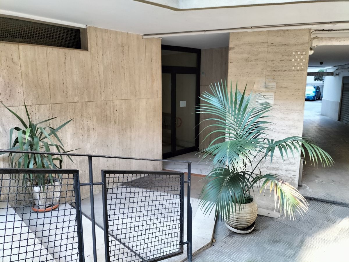 Appartamento di  5 vani /130 mq  a Bari - San Pasquale alta (zona Viale Luigi Einaudi)