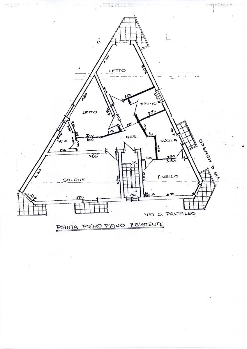 Ufficio di  6 vani /150 mq  a Modugno (zona Centrale)