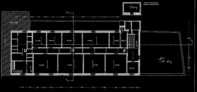 Palazzo / Stabile di  16 vani /2000 mq  a Trani