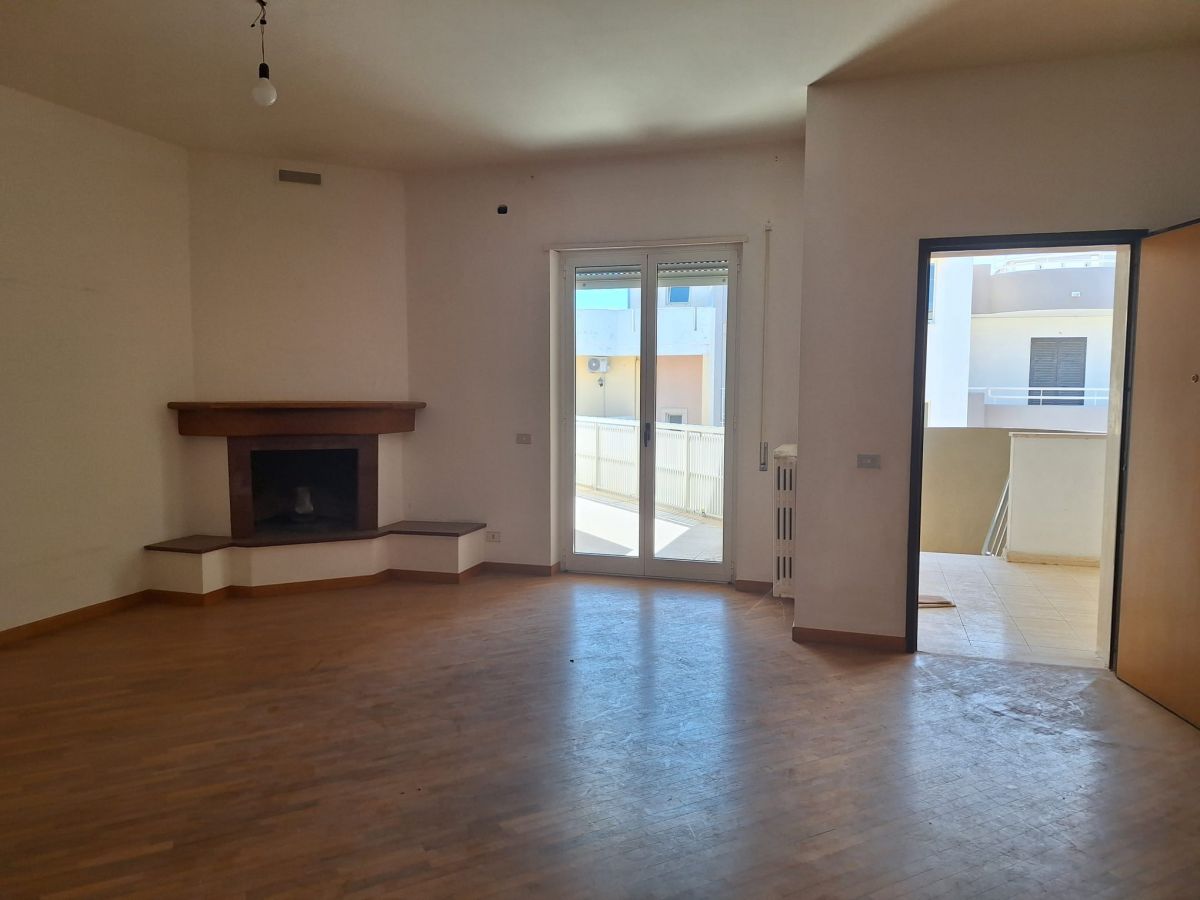 Appartamento di  4 vani /120 mq  a Noicattaro (zona zona verso rutigliano)