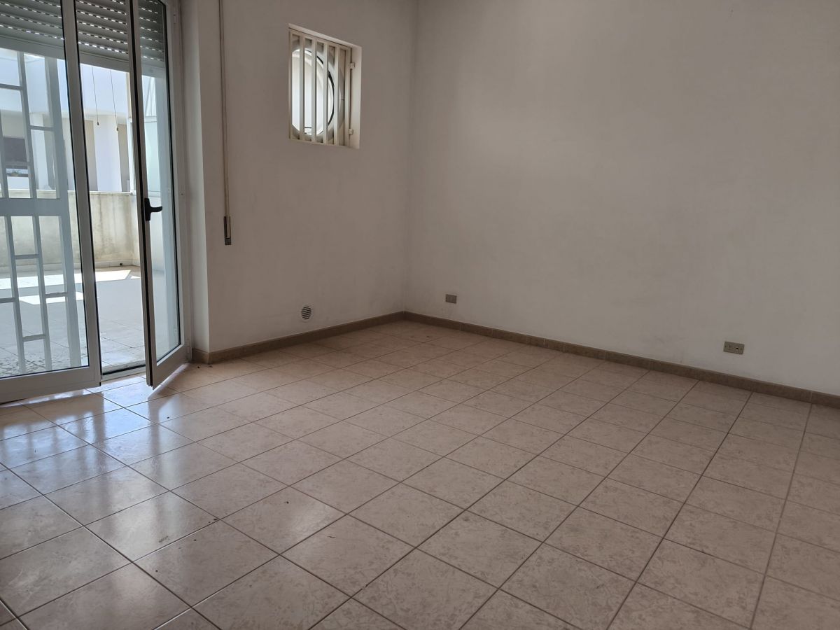 Appartamento di  4 vani /120 mq  a Noicattaro (zona zona verso rutigliano)