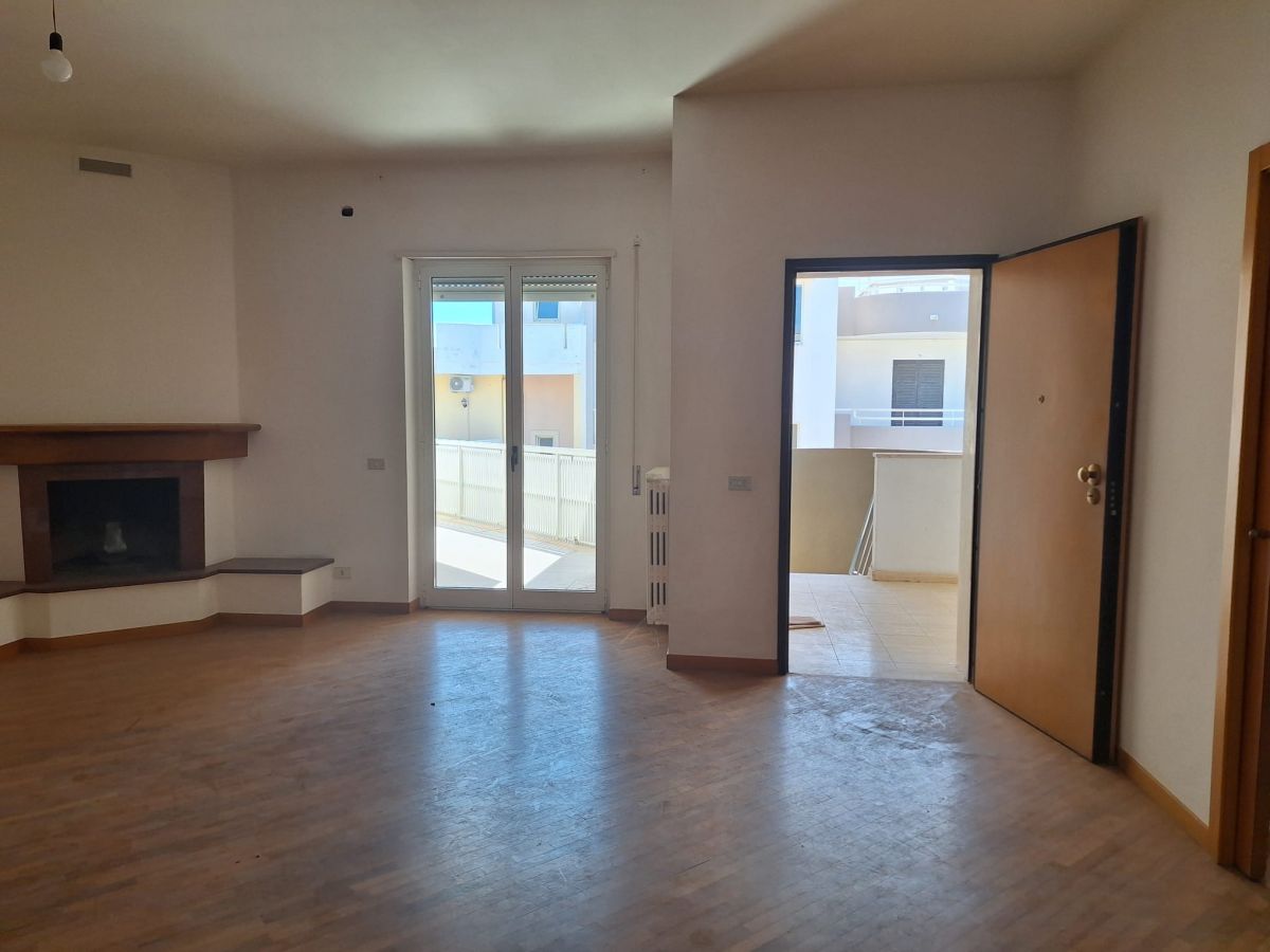 Appartamento di  4 vani /120 mq  a Noicattaro (zona zona verso rutigliano)