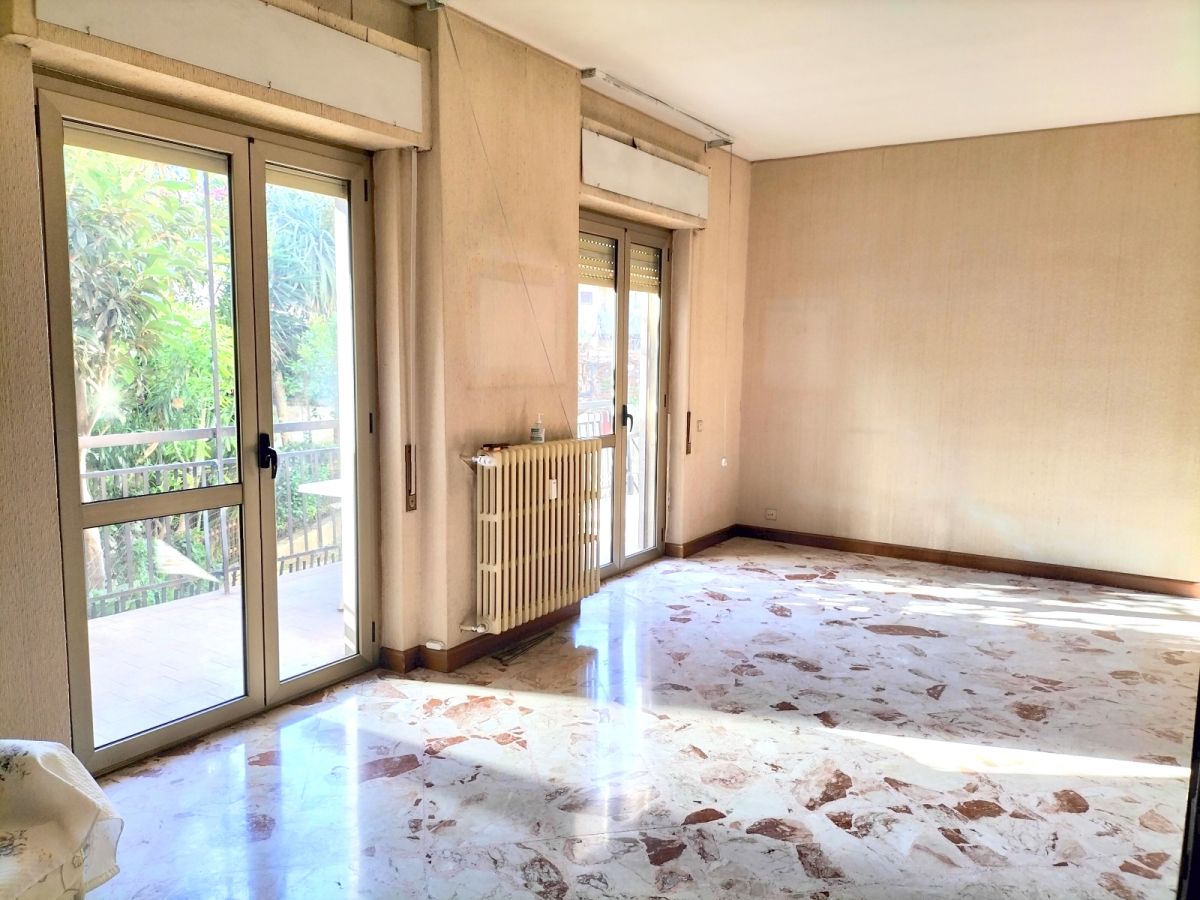 Appartamento di  5 vani /130 mq  a Bari - San Pasquale alta (zona Viale Luigi Einaudi)