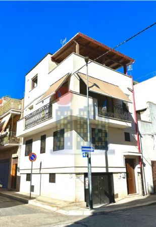 Appartamento di  6 vani /130 mq  a San Ferdinando di Puglia (zona CENTRO)