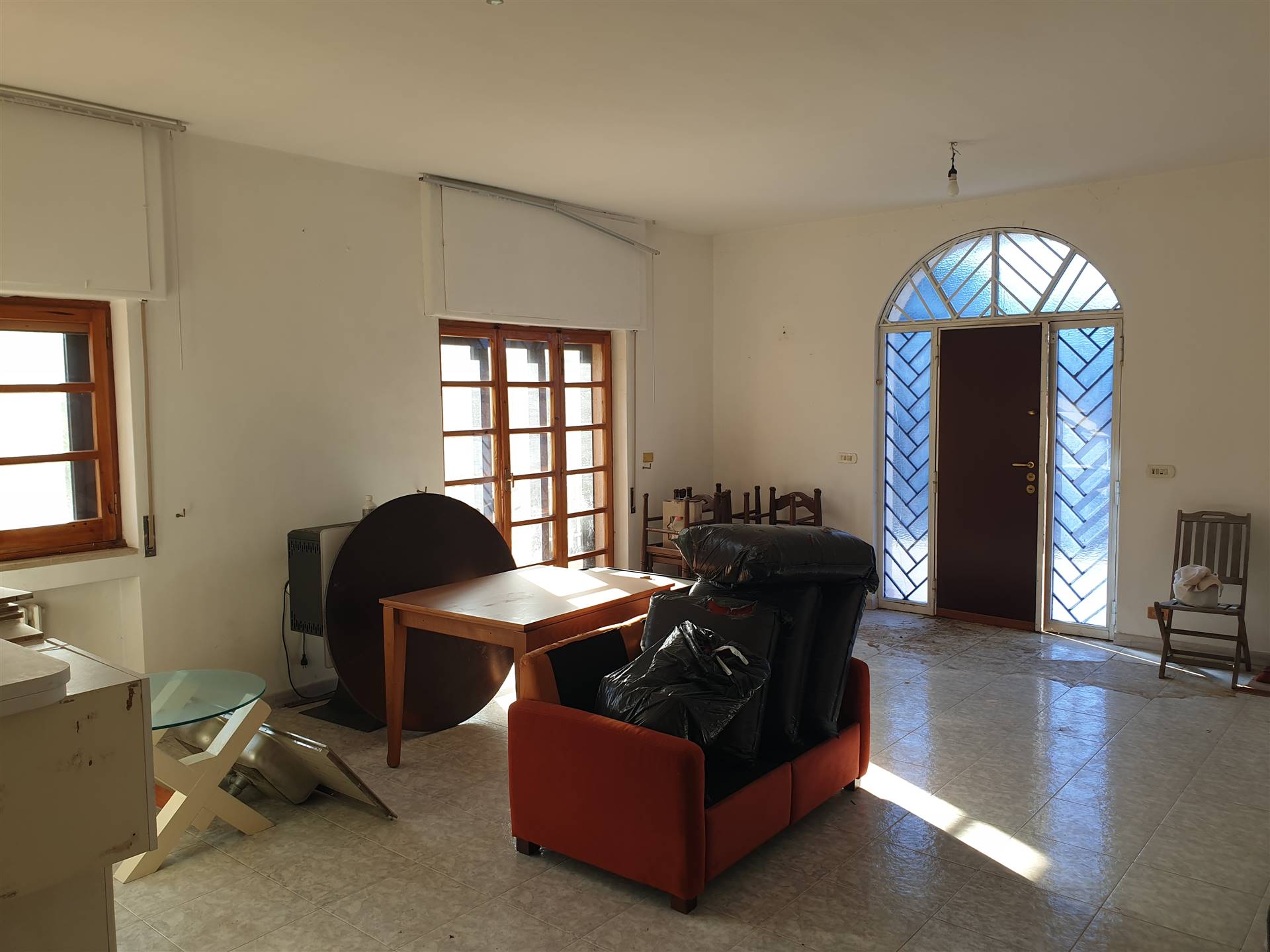 Appartamento di  6 vani /319 mq  a Bari (zona SAN GIROLAMO / FESCA)