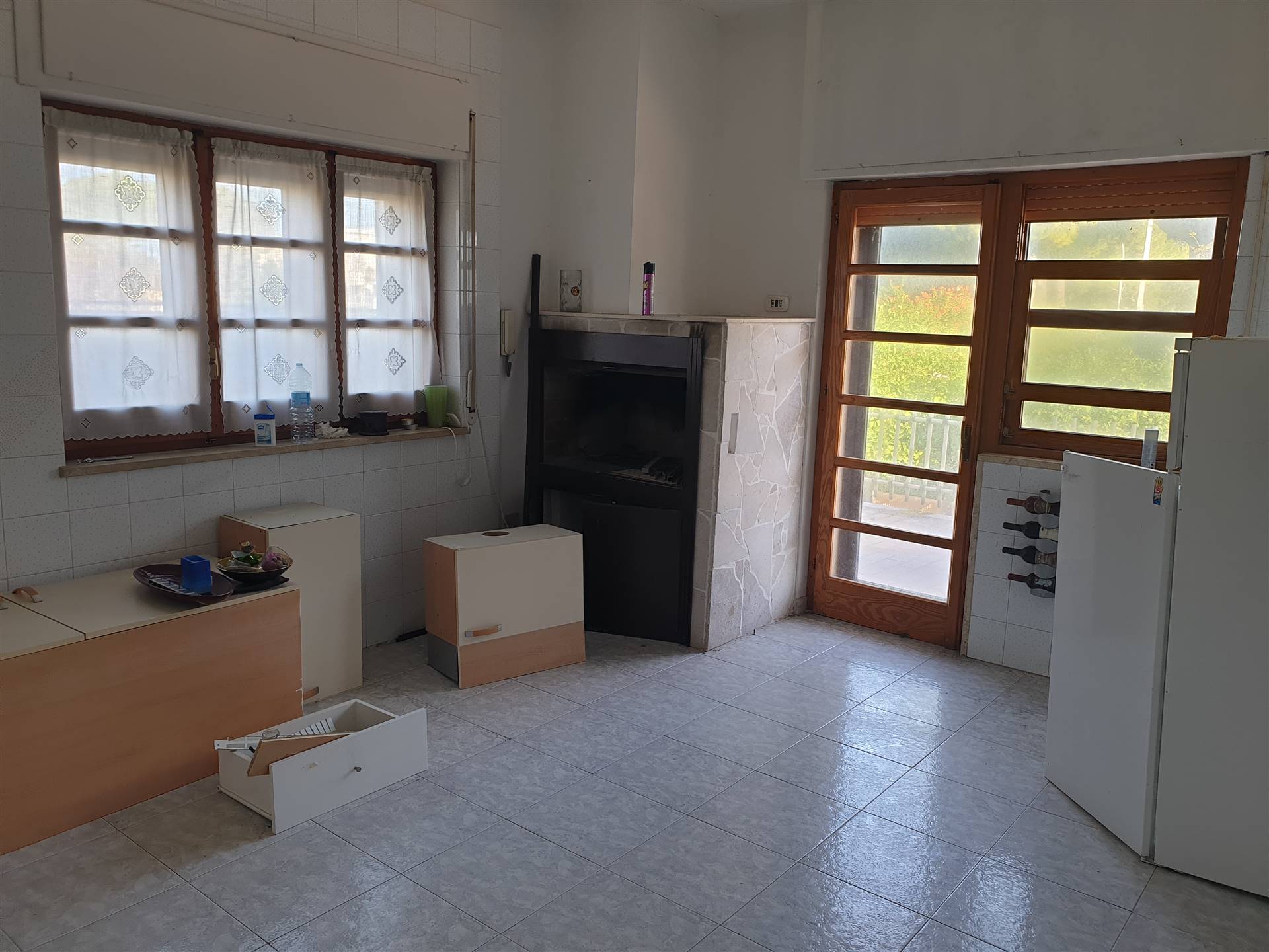 Appartamento di  6 vani /319 mq  a Bari (zona SAN GIROLAMO / FESCA)