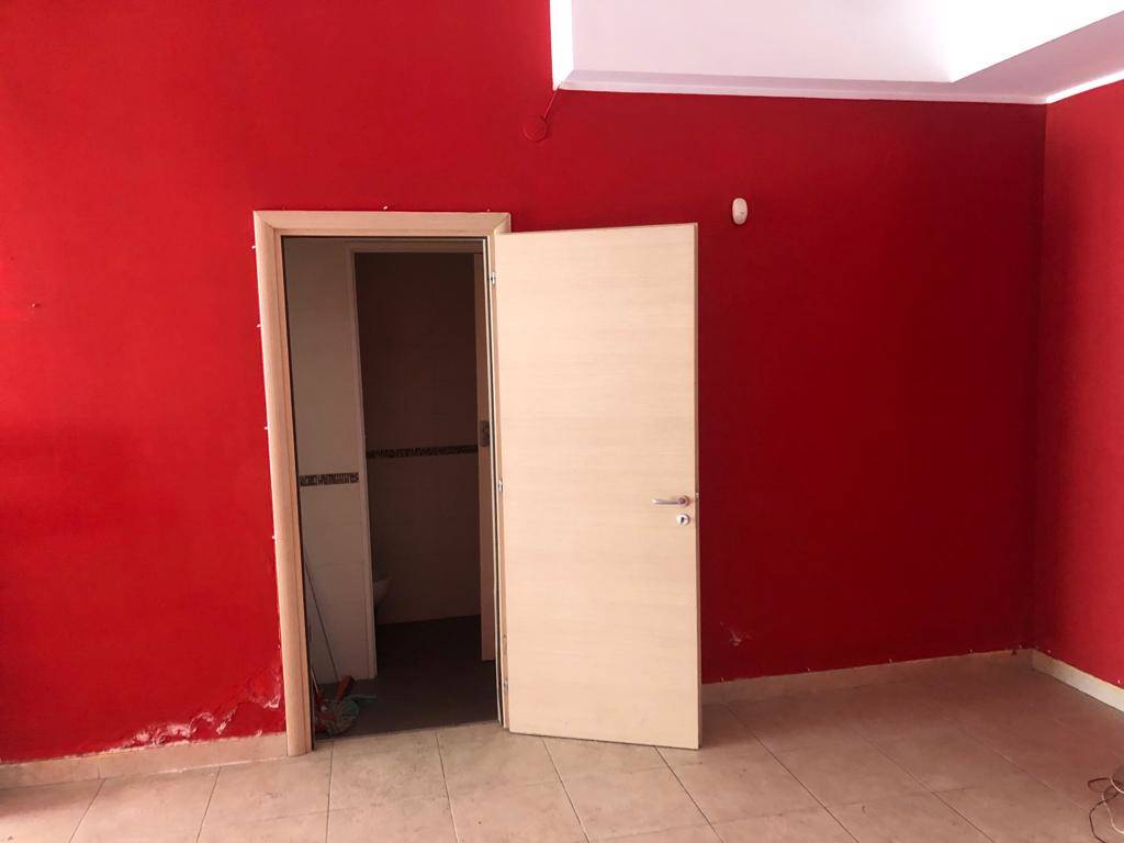 Negozio di  1 vani /82 mq  a Taranto (zona BORGO)