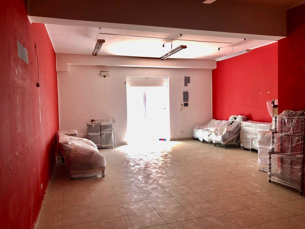 Negozio di  1 vani /82 mq  a Taranto (zona BORGO)