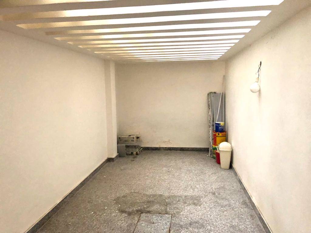 Negozio di  1 vani /82 mq  a Taranto (zona BORGO)