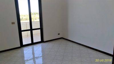 Appartamento di  3 vani /115 mq  a Bari (zona LOSETO)