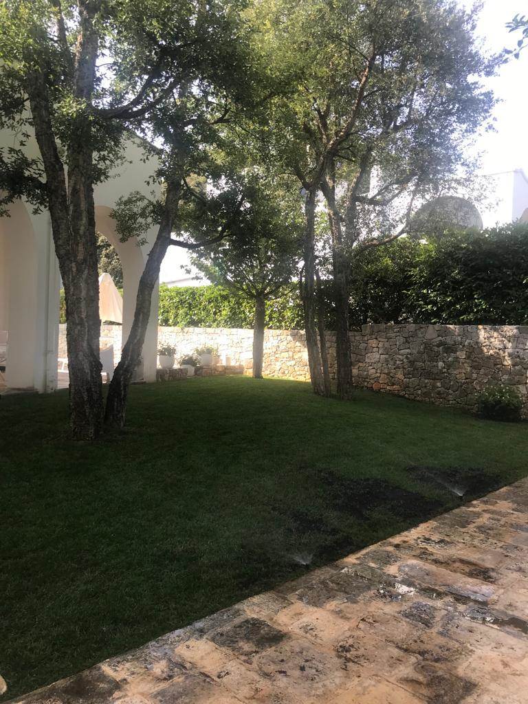 Villa (zona residenziale) di  6 vani /600 mq  a Fasano