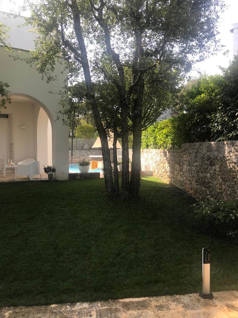 Villa (zona residenziale) di  6 vani /600 mq  a Fasano