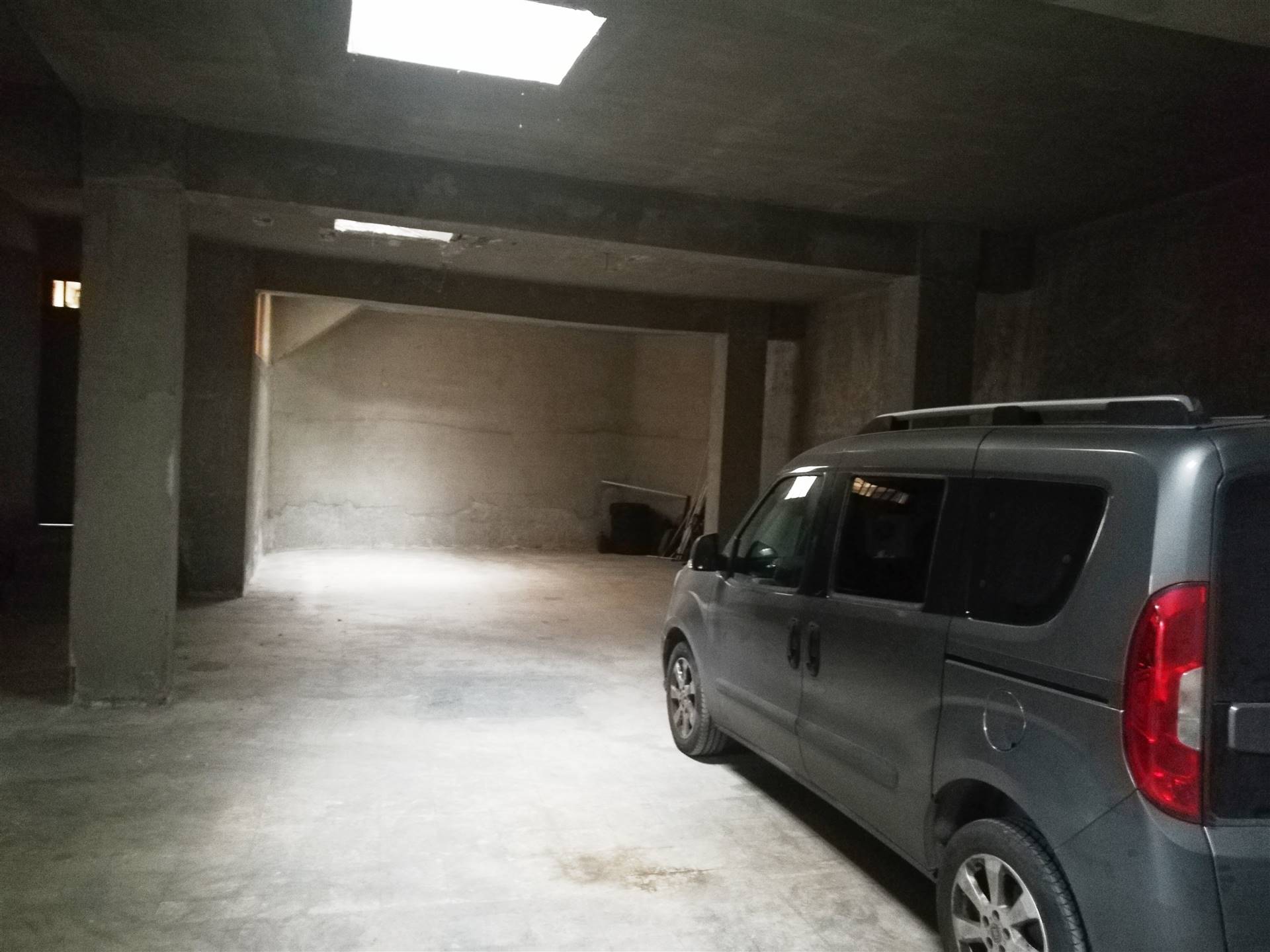 Magazzino di  1 vani /435 mq  a Bari (zona POGGIOFRANCO)