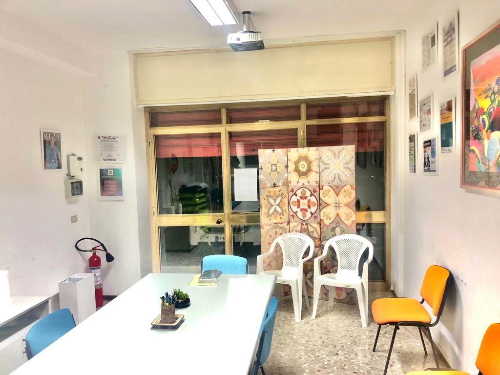 Ufficio di  3 vani /70 mq  a Bari (zona PICONE)