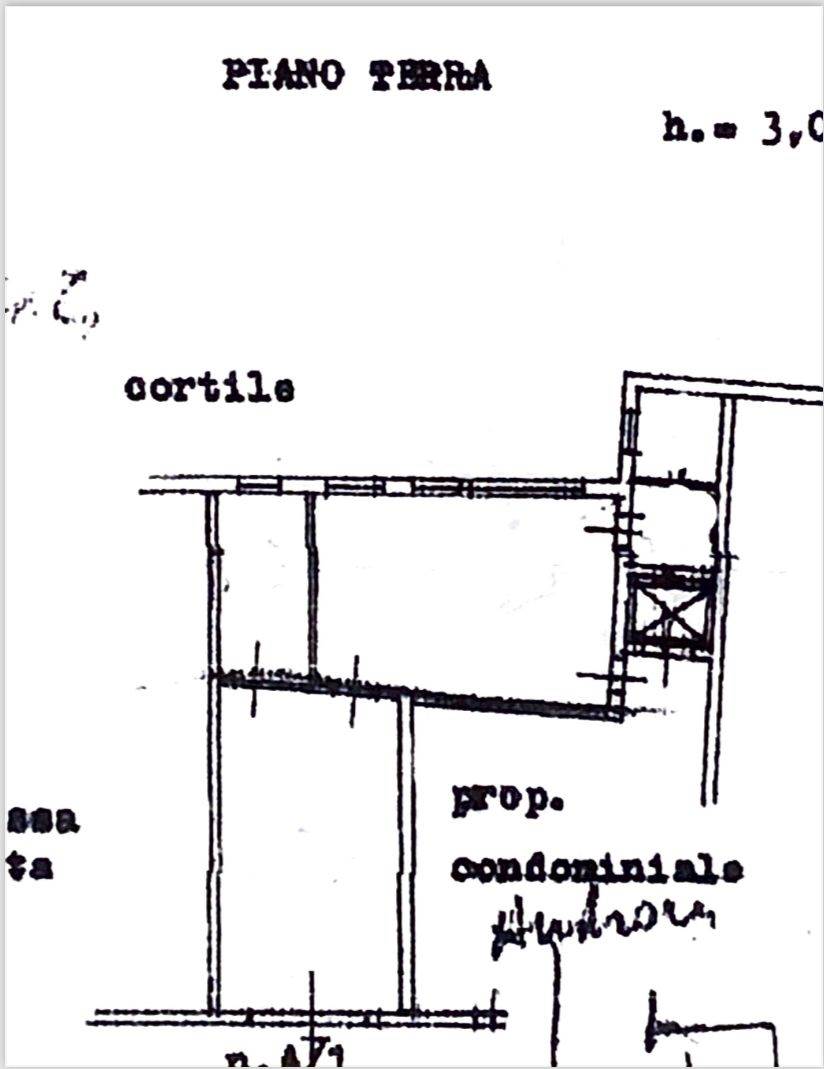 Ufficio di  3 vani /70 mq  a Bari (zona PICONE)