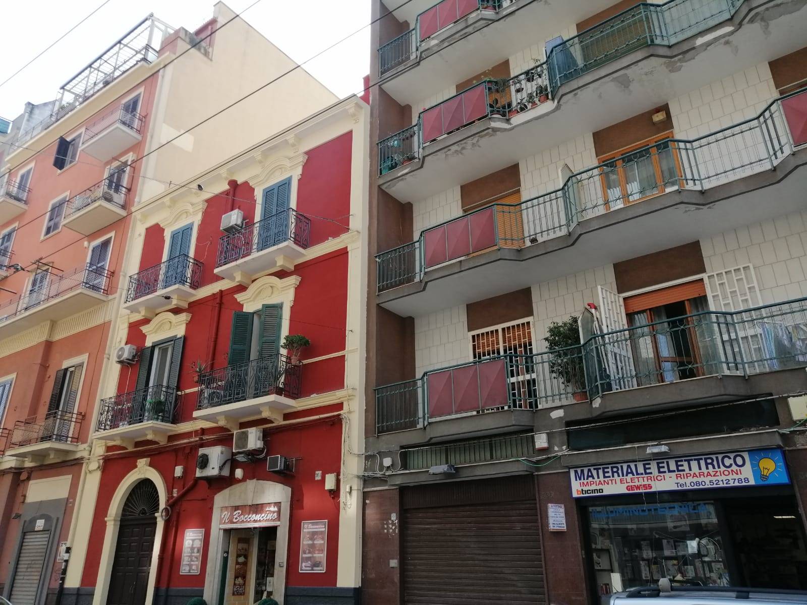 Attività / Licenza di  1 vani /75 mq  a Bari (zona LIBERTà)