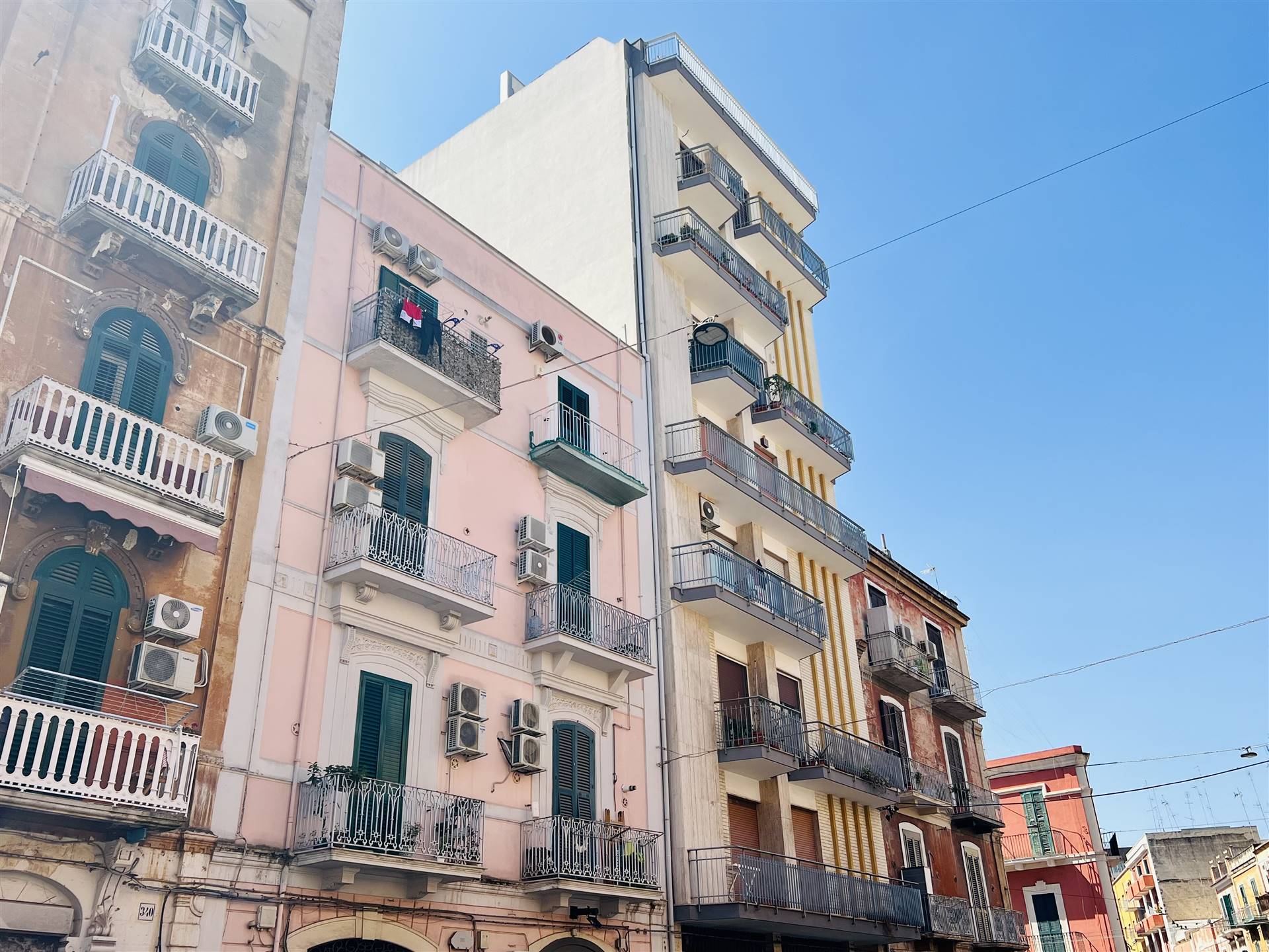 Appartamento di  6 vani /225 mq  a Bari (zona LIBERTà)