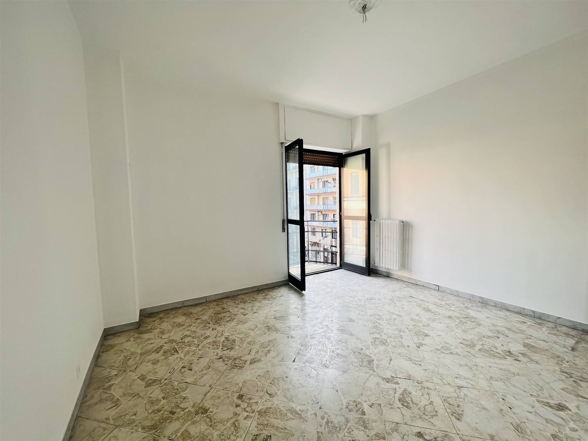 Appartamento di  5 vani /120 mq  a Bari (zona MADONNELLA)