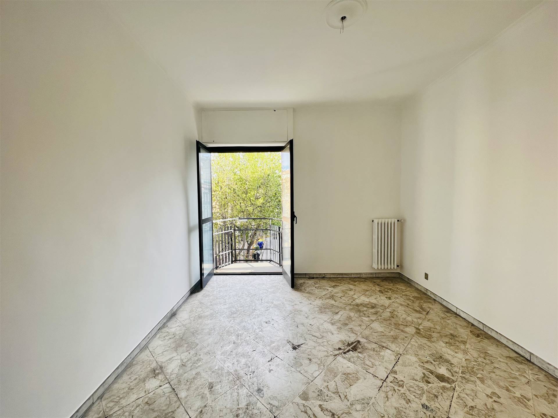 Appartamento di  5 vani /120 mq  a Bari (zona MADONNELLA)