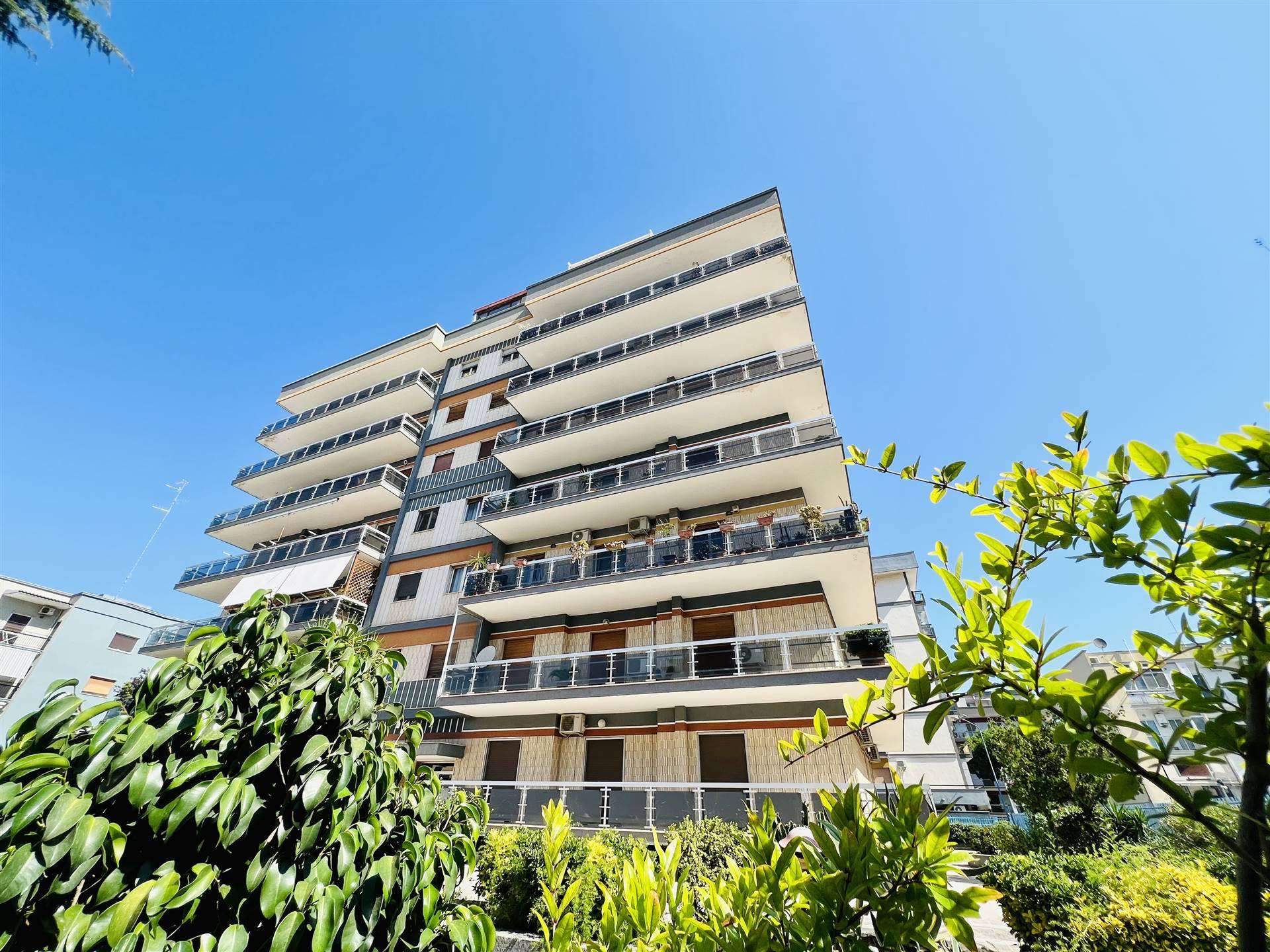 Appartamento di  5 vani /168 mq  a Bari (zona POGGIOFRANCO)