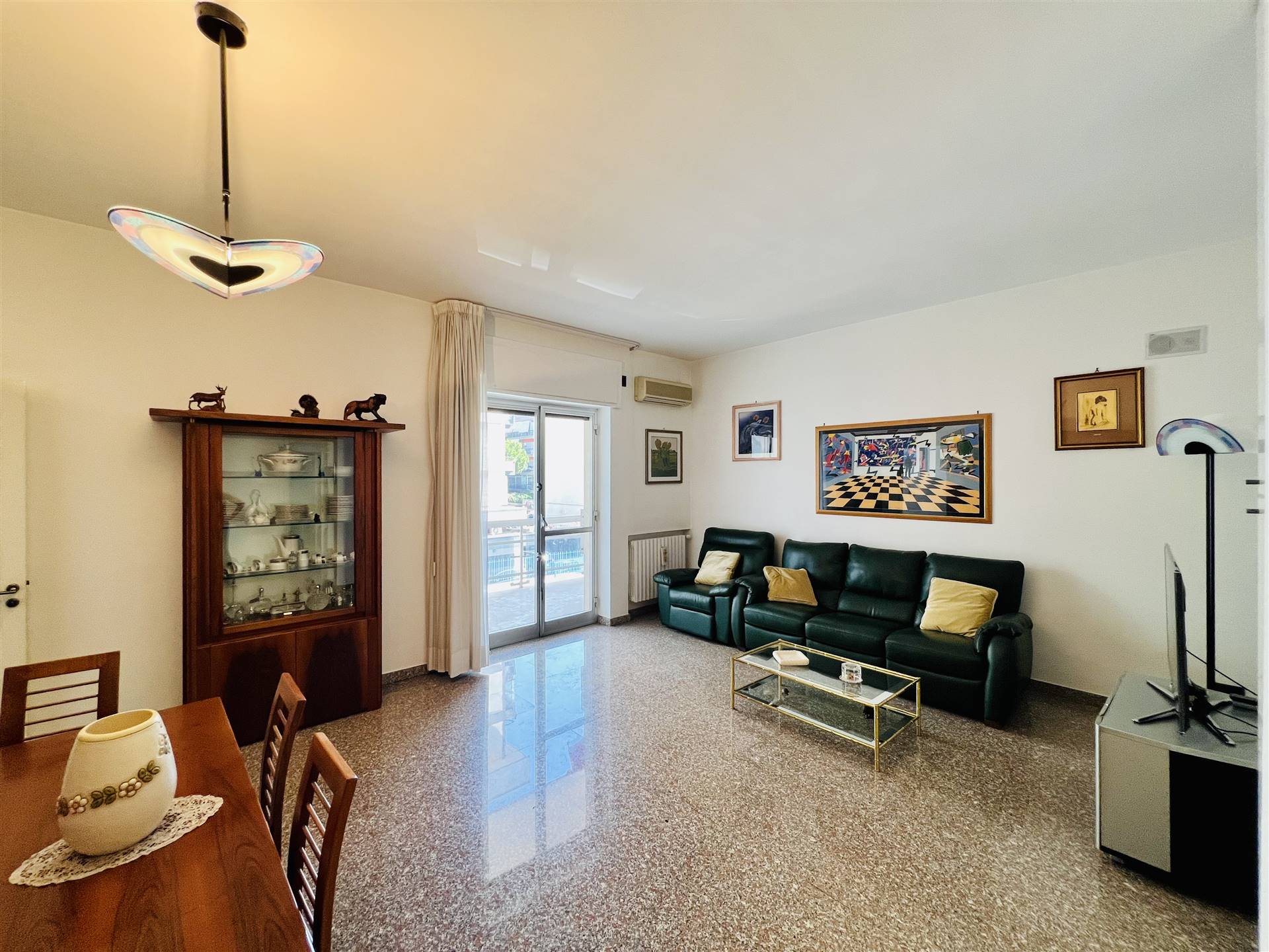 Appartamento di  5 vani /168 mq  a Bari (zona POGGIOFRANCO)