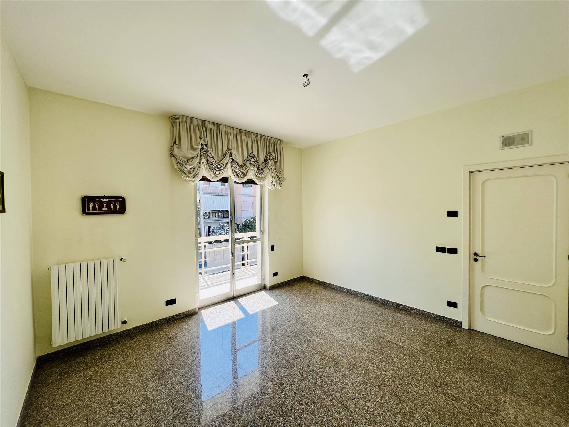 Appartamento di  5 vani /168 mq  a Bari (zona POGGIOFRANCO)