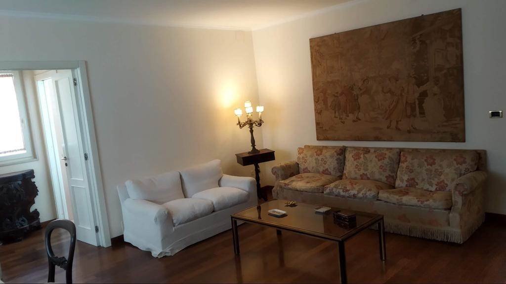 Appartamento di  2 vani /75 mq  a Bari (zona MURAT)