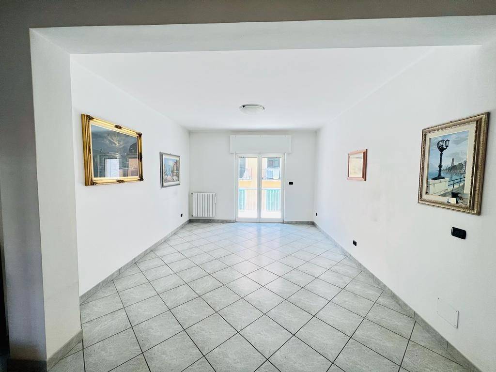 Appartamento di  5 vani /140 mq  a Bari (zona SAN PASQUALE)