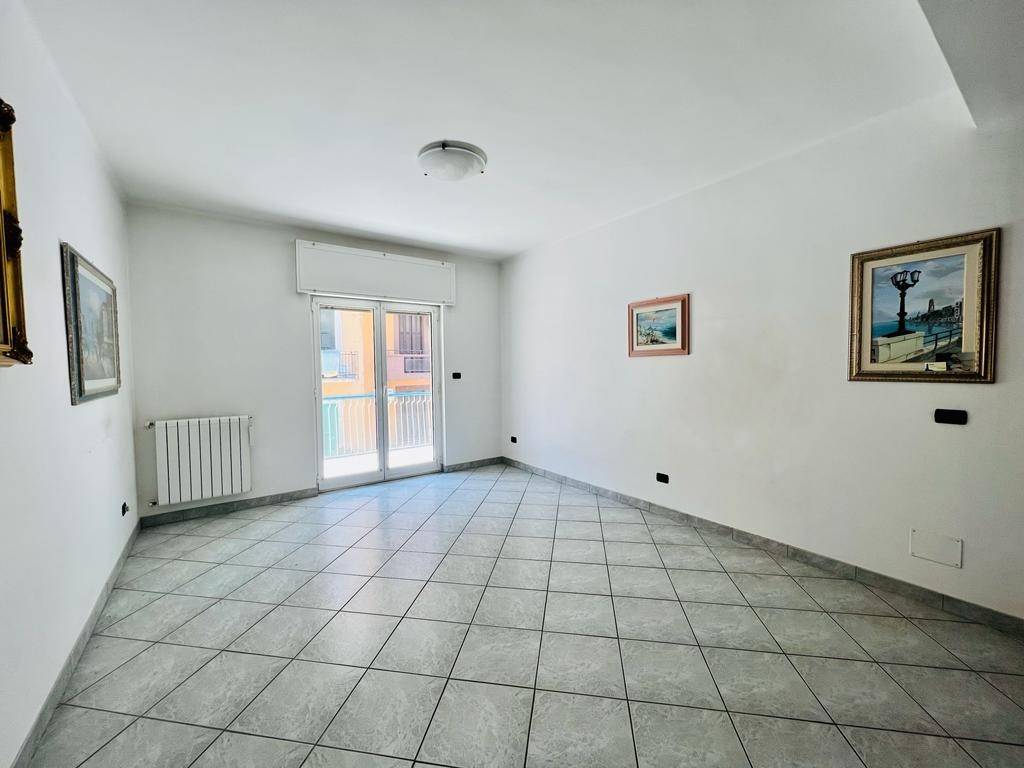 Appartamento di  5 vani /140 mq  a Bari (zona SAN PASQUALE)