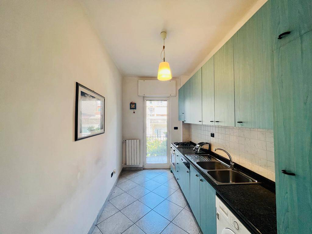 Appartamento di  5 vani /140 mq  a Bari (zona SAN PASQUALE)