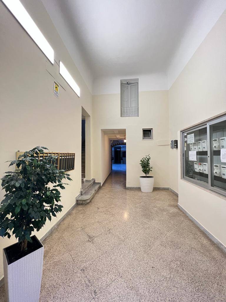 Appartamento di  4 vani /95 mq  a Bari (zona MADONNELLA)