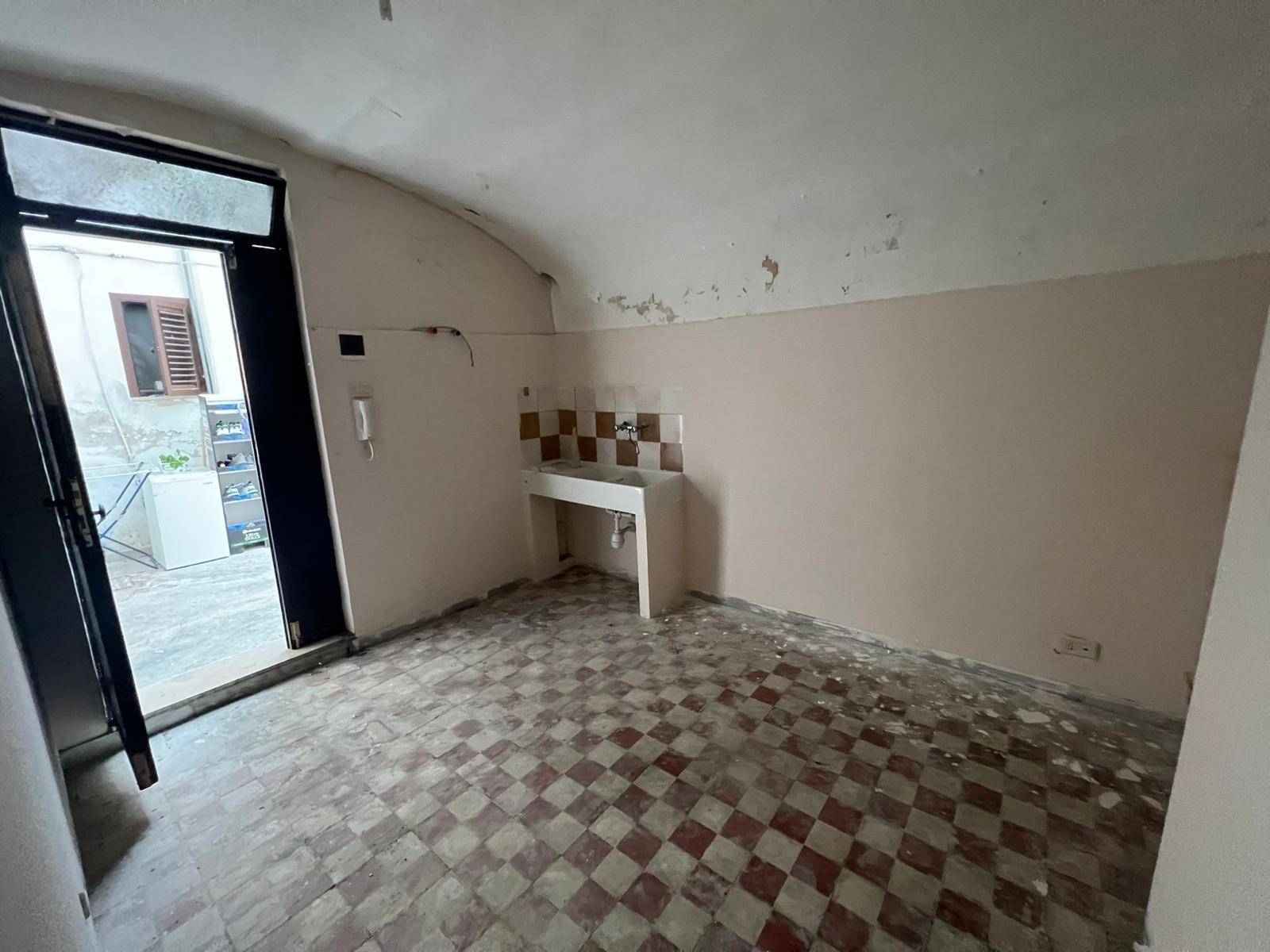 Appartamento di  1 vani /24 mq  a Bari (zona LIBERTà)