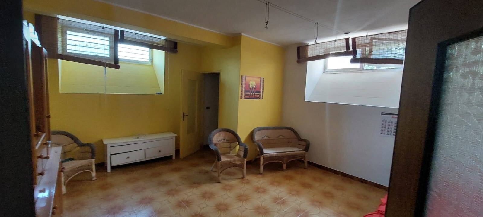 Appartamento di  5 vani /70 mq  a Bari (zona PALESE)