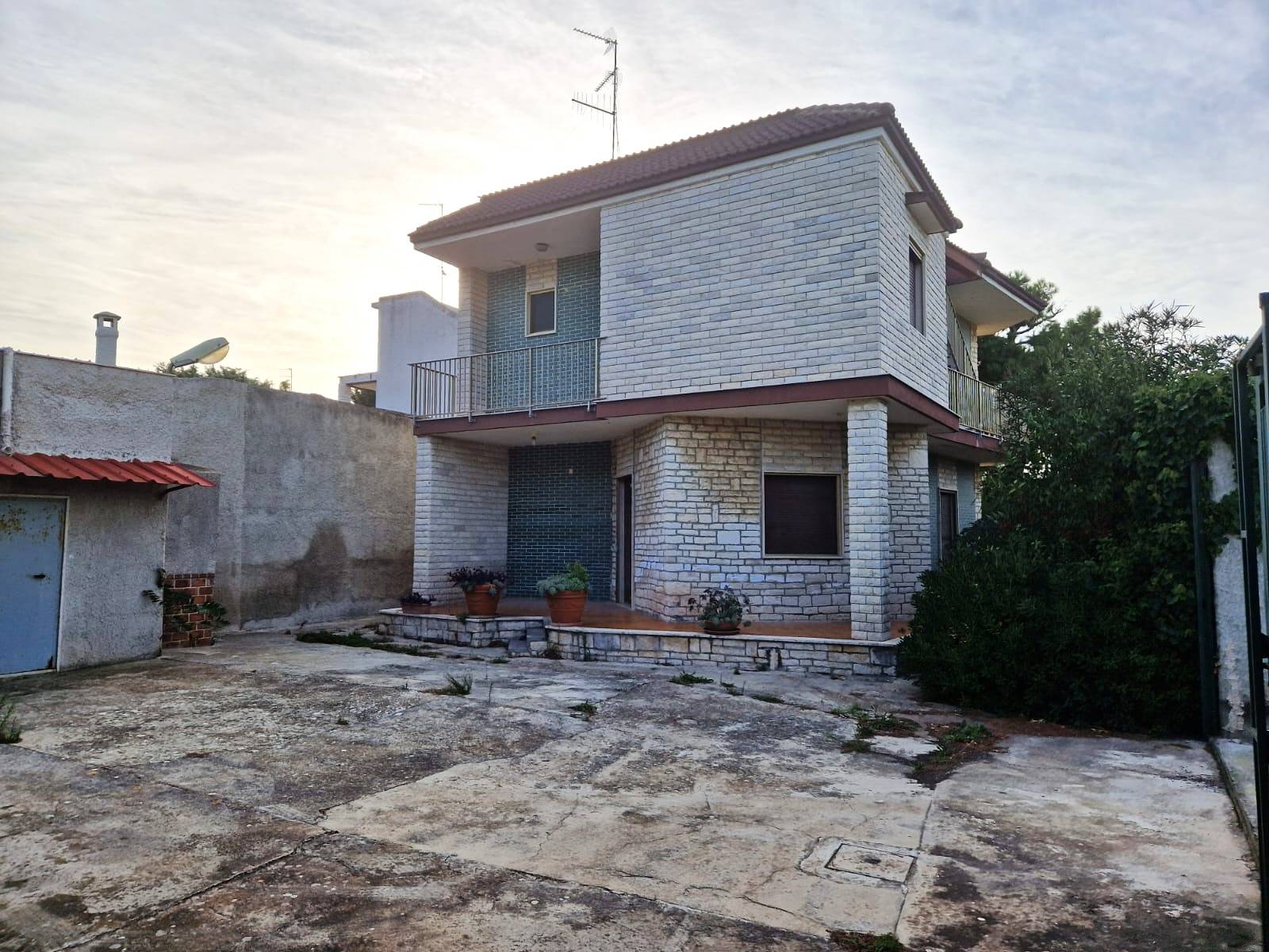 Villa (zona residenziale) di  5 vani /170 mq  a Bari (zona SANTO SPIRITO)