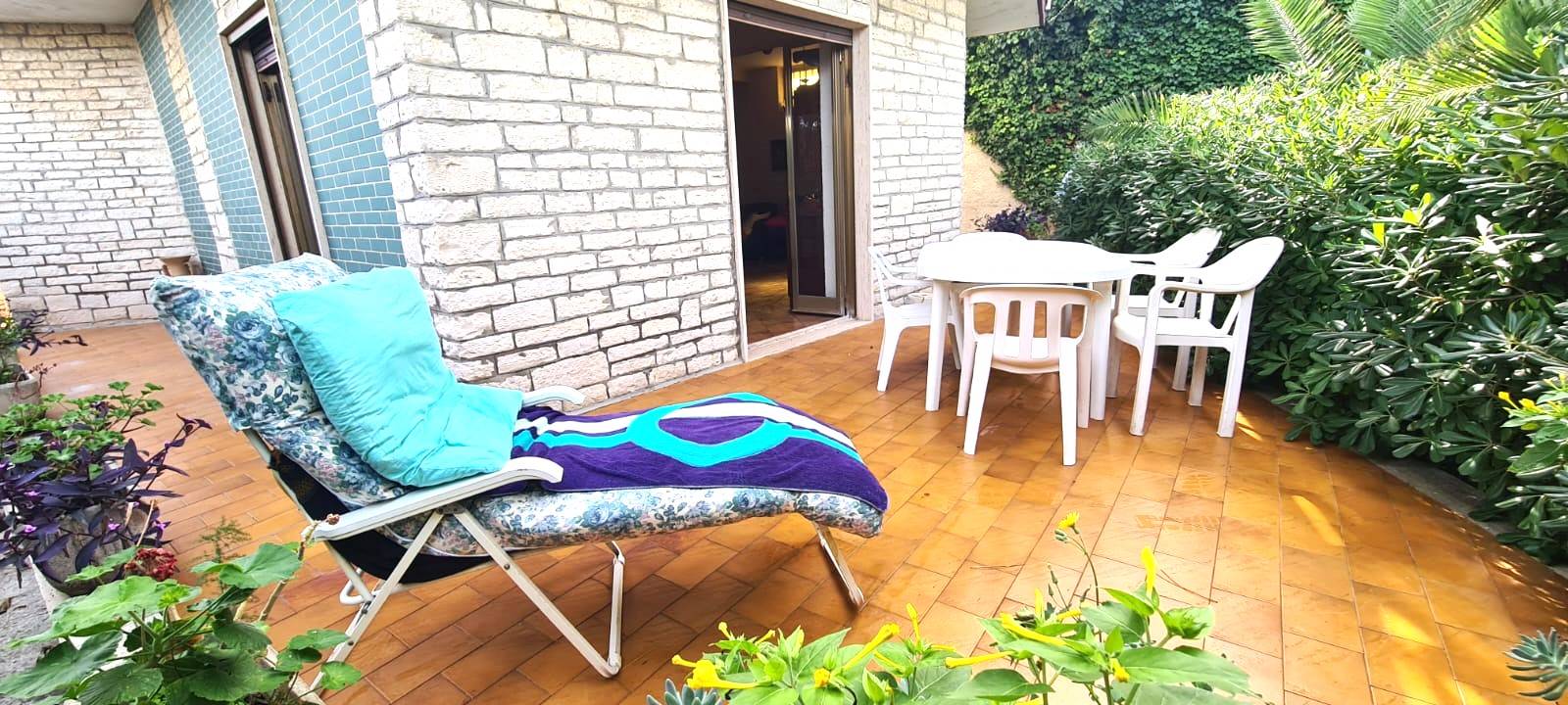 Villa (zona residenziale) di  5 vani /170 mq  a Bari (zona SANTO SPIRITO)