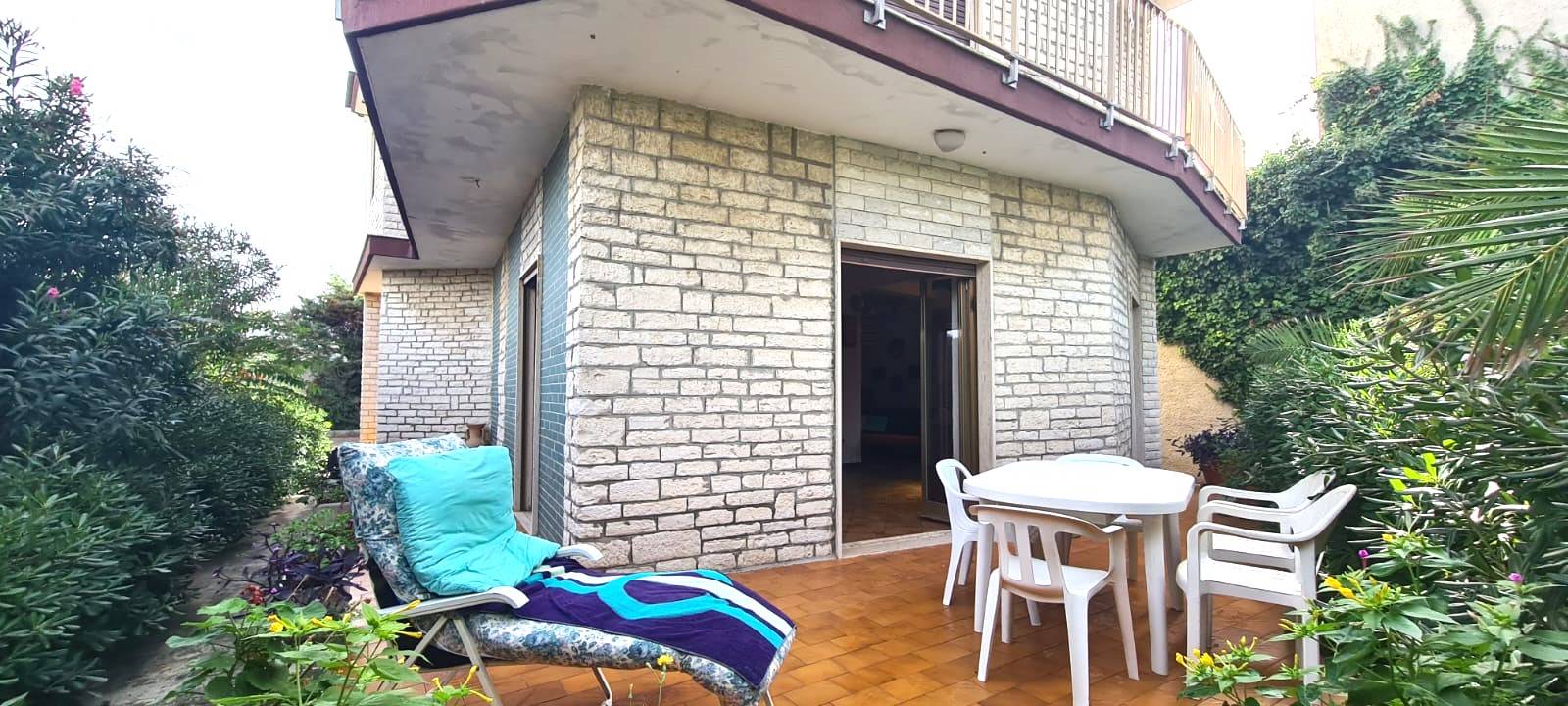 Villa (zona residenziale) di  5 vani /170 mq  a Bari (zona SANTO SPIRITO)