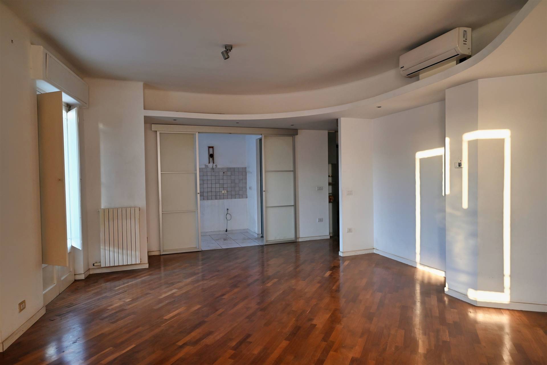 Appartamento di  4 vani /95 mq  a Putignano (zona CENTRO)