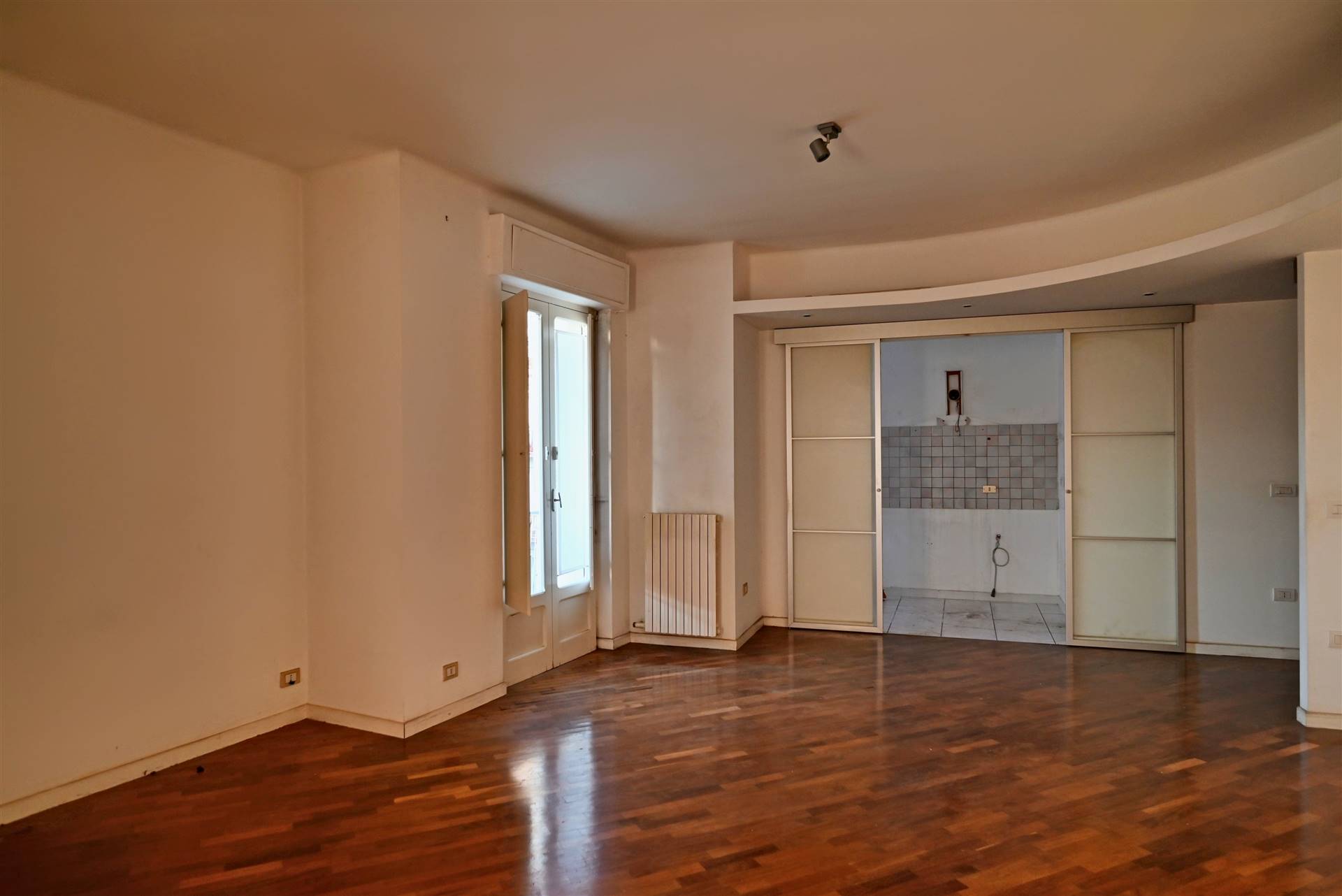 Appartamento di  4 vani /95 mq  a Putignano (zona CENTRO)