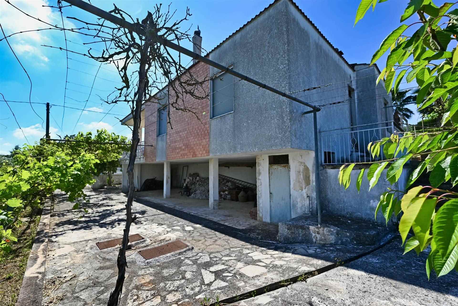 Villa (zona residenziale) di  5 vani /100 mq  a Putignano (zona AGRO DI PUTIGNANO)